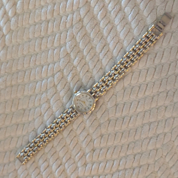 Vintage Geneva Gold & Silver Colored Watch - Picture 4 of 5